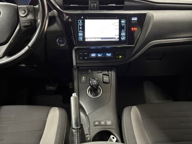 Toyota auris hybride 136h dynamic - garantie 12 mois occasion simplicicar brest simplicicar simplicibike france