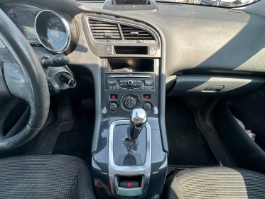 Peugeot 5008 1.6 hdi 112ch fap bmp6 blue lion premium 7pl entretien complet occasion avignon (84) simplicicar simplicibike...