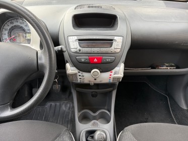 Peugeot 107 1.0e 12v 68ch blue lion urban move occasion cannes (06) simplicicar simplicibike france