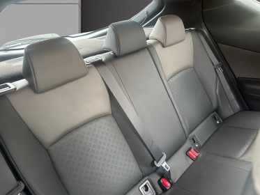 Toyota c-hr hybride my20 2.0l distinctive, entretient toyota, garantie 12 mois, carplay, détecteur angle mort occasion...