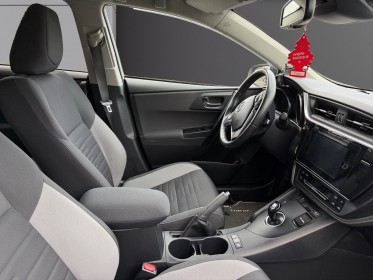 Toyota auris rc18 hybride 136h design occasion champigny-sur-marne (94) simplicicar simplicibike france