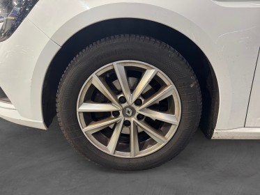 Renault megane iv berline 130ch tce energy zen garantie 12 mois occasion montpellier (34) simplicicar simplicibike france