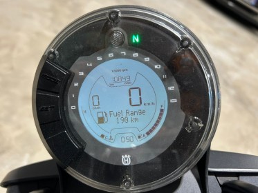 Husqvarna svartpilen 701 occasion réunion ville st pierre simplicicar simplicibike france