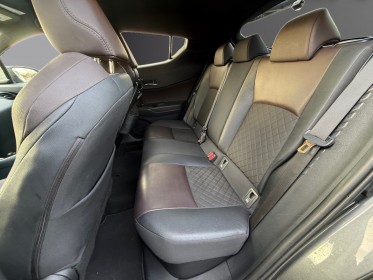 Toyota c-hr hybride 122h distinctive - gps - semi cuir - led occasion champigny-sur-marne (94) simplicicar simplicibike france
