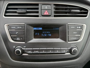 Hyundai i20 1.0 t-gdi 100 initia climatisation bluetooth garantie 12 mois occasion simplicicar toulouse sud simplicicar...