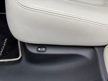 Jaguar f-pace v6 3.0 d - 300 awd premiere edition a / toit pano ouvrant / interieur cuir creme / sieges avant electriques /...