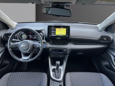Toyota yaris hybride my22 116h design entretien toyota 1ère main caméra de recul carplay line assist garantie 12 mois...
