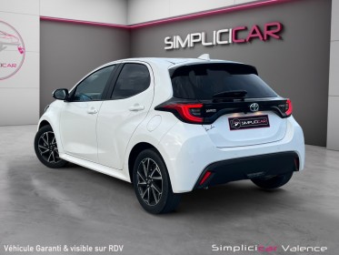 Toyota yaris hybride my22 116h design entretien toyota 1ère main caméra de recul carplay line assist garantie 12 mois...