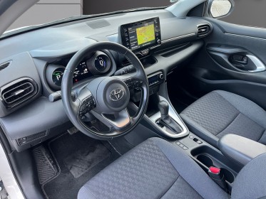 Toyota yaris hybride my22 116h design entretien toyota 1ère main caméra de recul carplay line assist garantie 12 mois...