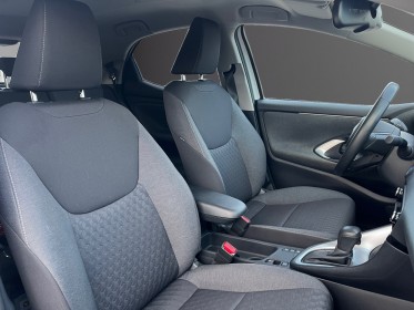 Toyota yaris hybride my22 116h design entretien toyota 1ère main caméra de recul carplay line assist garantie 12 mois...