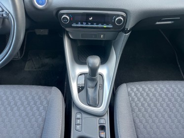 Toyota yaris hybride my22 116h design entretien toyota 1ère main caméra de recul carplay line assist garantie 12 mois...
