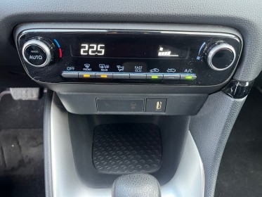 Toyota yaris hybride my22 116h design entretien toyota 1ère main caméra de recul carplay line assist garantie 12 mois...