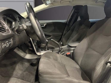 Volvo v40 t2 momentum 120 ch garantie 12 mois occasion montpellier (34) simplicicar simplicibike france