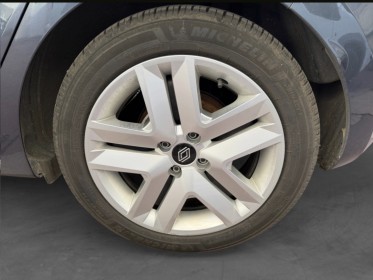 Renault clio v e-tech 140 business carplay full entretiens renault garantie 12 mois renault ct ok occasion simplicicar le...