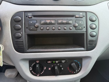 Citroen c3 c3 1.4i 16v/toit ouvrant/climatisation/radio/entretien à jour/garantie occasion simplicicar salon de provence...