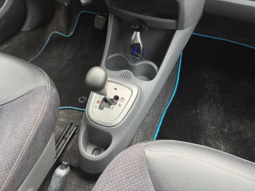 Toyota aygo 1.0 vvt-i les bleus m-mt / bluetooth / radar de recul occasion paris 17ème (75)(porte maillot) simplicicar...