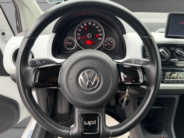 Volkswagen up up 1.0 60 white up! distribution faite occasion champigny-sur-marne (94) simplicicar simplicibike france