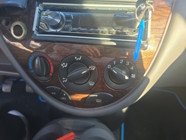 Ford focus 2.0i - 130 ghia occasion simplicicar frejus  simplicicar simplicibike france