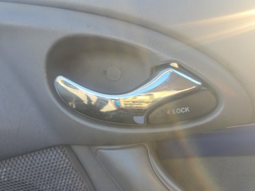 Ford focus 2.0i - 130 ghia occasion simplicicar frejus  simplicicar simplicibike france