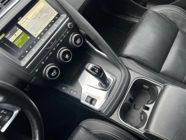 Jaguar e-pace 2.0 d - 180 ch awd bva r-dynamic toit panoramique occasion simplicicar pontarlier auto  simplicicar...