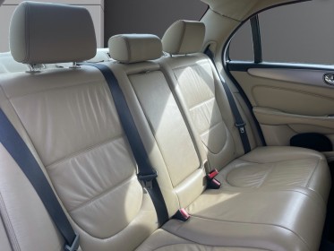 Jaguar xj6 v6 sport 2.7 td - 207 bi-turbo rhd cg française garantie 12 mois occasion simplicicar saint-jean simplicicar...