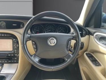 Jaguar xj6 v6 sport 2.7 td - 207 bi-turbo rhd cg française garantie 12 mois occasion simplicicar saint-jean simplicicar...