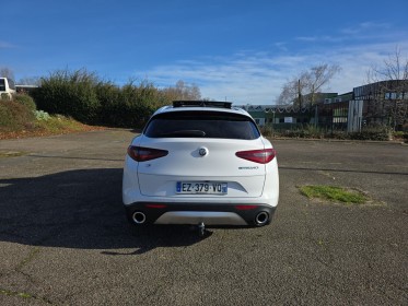 Alfa romeo stelvio 2.2 l 210 ch q4 at8 lusso toit ouvrant panoramique révisée garantie 12 mois attelage amovible occasion...