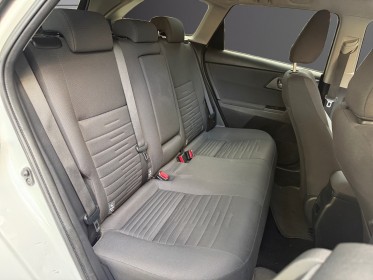 Toyota auris touring sports my17 hybride 136h design/entretien a jour/garantie 12 mois occasion paris 17ème (75)(porte...