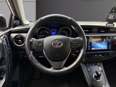 Toyota auris touring sports my17 hybride 136h design/entretien a jour/garantie 12 mois occasion paris 17ème (75)(porte...
