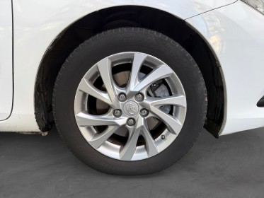 Toyota auris touring sports my17 hybride 136h design/entretien a jour/garantie 12 mois occasion paris 17ème (75)(porte...