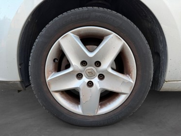 Renault megane iii berline tce 115 energy eco2 zen occasion simplicicar lyon nord simplicicar simplicibike france