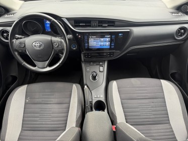Toyota auris business hybride 136h dynamic business 1er main entretien toyota complet occasion simplicicar toulon est...