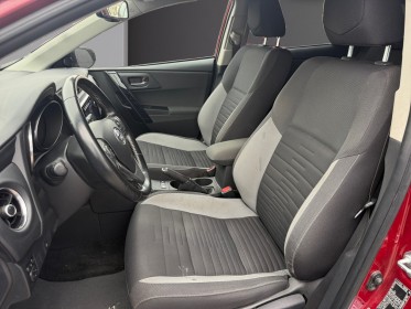 Toyota auris business hybride 136h dynamic business 1er main entretien toyota complet occasion simplicicar toulon est...