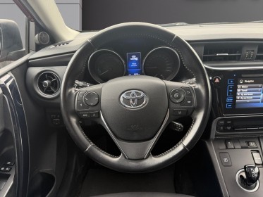 Toyota auris business hybride 136h dynamic business 1er main entretien toyota complet occasion simplicicar toulon est...