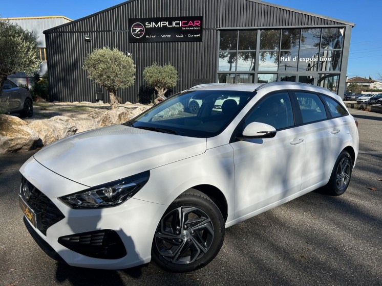 Hyundai i30 sw 1.6 crdi 115 business 1ere main tva recuperable garanti constructeur entretien concession occasion simplicicar...