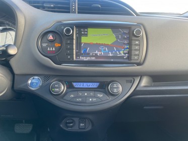 Toyota yaris hybride 100h dynamic / entretien à jour / garantie 12 mois occasion simplicicar royan simplicicar simplicibike...