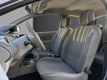 Renault twingo ii 1.2 lev 16v 75 eco2 zen distribution ok/entretient complet renault/garantie 12mois occasion simplicicar...