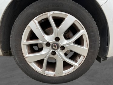 Renault clio iv renault clio iv 1,5 dci limited / carplay radar de recul/ garantie 12 mois occasion simplicicar lyon nord...