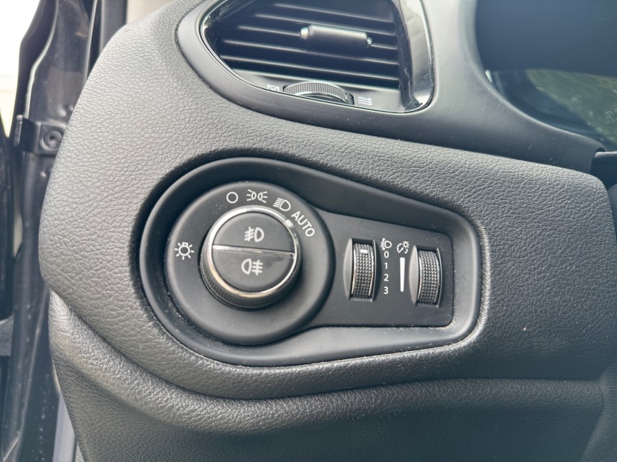 JEEP d'occasion RENEGADE 1.6 E-TORQ 110 SPORT de 2016 Saint Nazaire