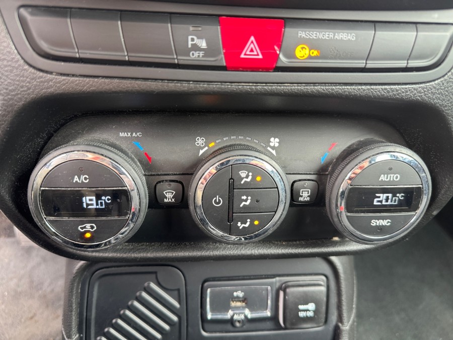 JEEP d'occasion RENEGADE 1.6 E-TORQ 110 SPORT de 2016 Saint Nazaire