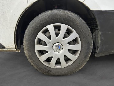 Renault trafic fourgon 2.0l dci 120ch ss - l2h1 - prix ht 16660 - tva recuperable - finition grand confort - garantie 12 mois...