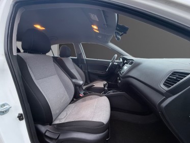 Hyundai i20 business 1.1 crdi 75 blue drive business garantie 12 mois occasion simplicicar brive la gaillarde  simplicicar...