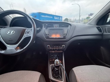 Hyundai i20 business 1.1 crdi 75 blue drive business garantie 12 mois occasion simplicicar brive la gaillarde  simplicicar...