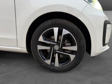 Volkswagen up 1.0 60 bluemotion iq.drive - faible km - caméra - 1ere main - garantie 12 mois occasion simplicicar nimes - rb...
