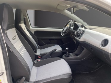 Volkswagen up up 1.0 75 white up! occasion simplicicar toulon ouest simplicicar simplicibike france