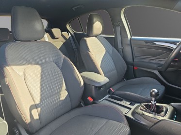 Ford focus 1l ecoboost 125 ch st line révisée garantie 12 mois caméra de recul occasion simplicicar vichy simplicicar...