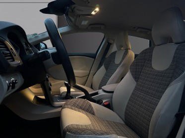 Volvo v40 business d2 120 ch business - suivi/caméra de recul/radar ar - garantie 12 mois occasion simplicicar soissons...