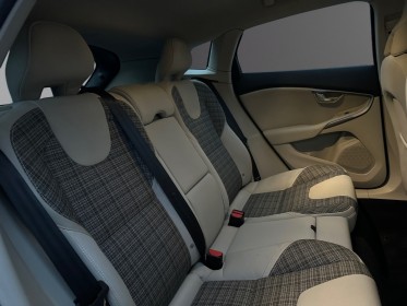 Volvo v40 business d2 120 ch business - suivi/caméra de recul/radar ar - garantie 12 mois occasion simplicicar soissons...