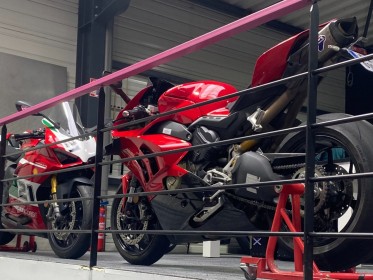 Ducati panigale v4 2021 suivie ducati 7800km etat neuf pack carbone/ suréquipée - garantie 12 mois - occasion parc moto...