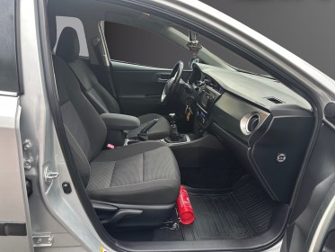 Toyota auris 100 vvt-i active caméra de recul très bon état garantie 12 mois occasion simplicicar le raincy simplicicar...